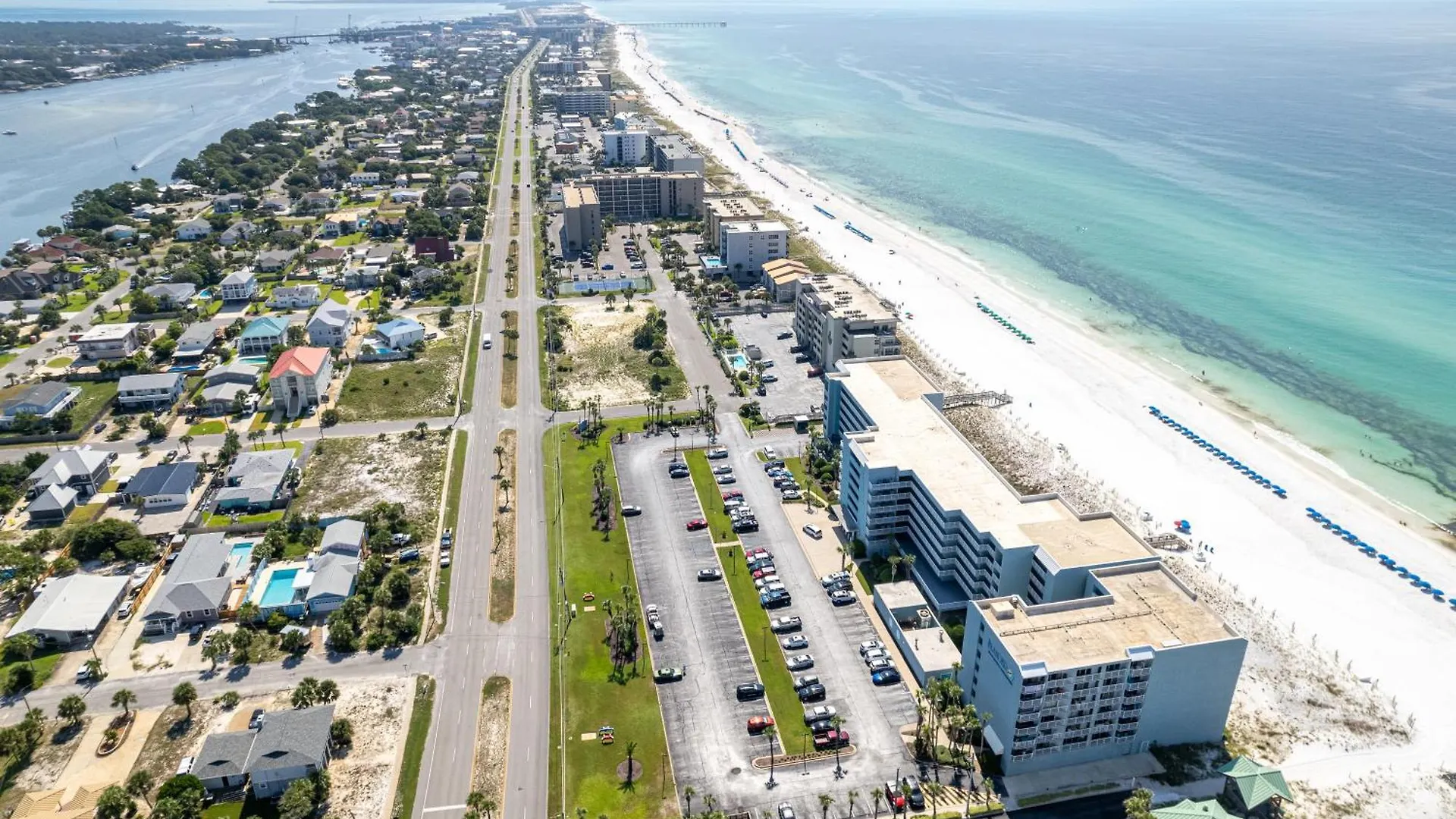 Apartment Pelican Beach 1811- By Holiday Isle Properties Destin