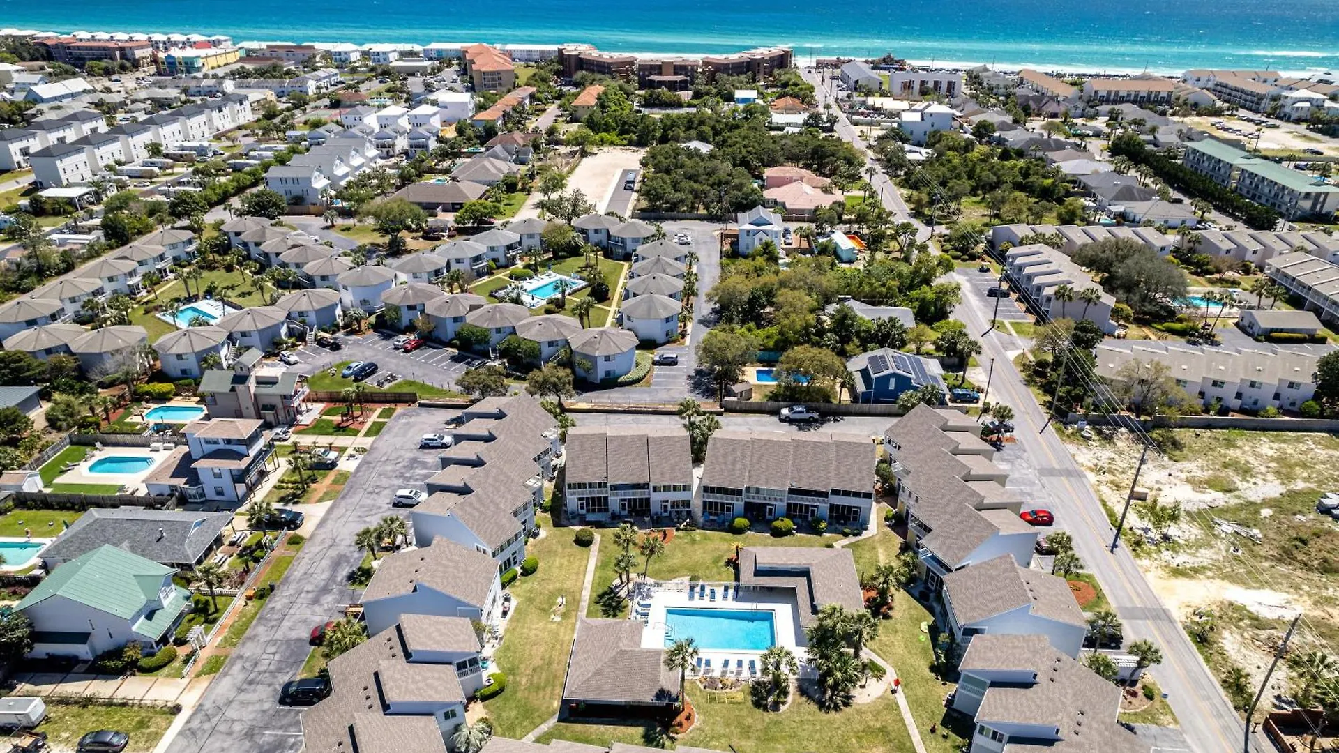Pelican Beach 1811- By Holiday Isle Properties Destin