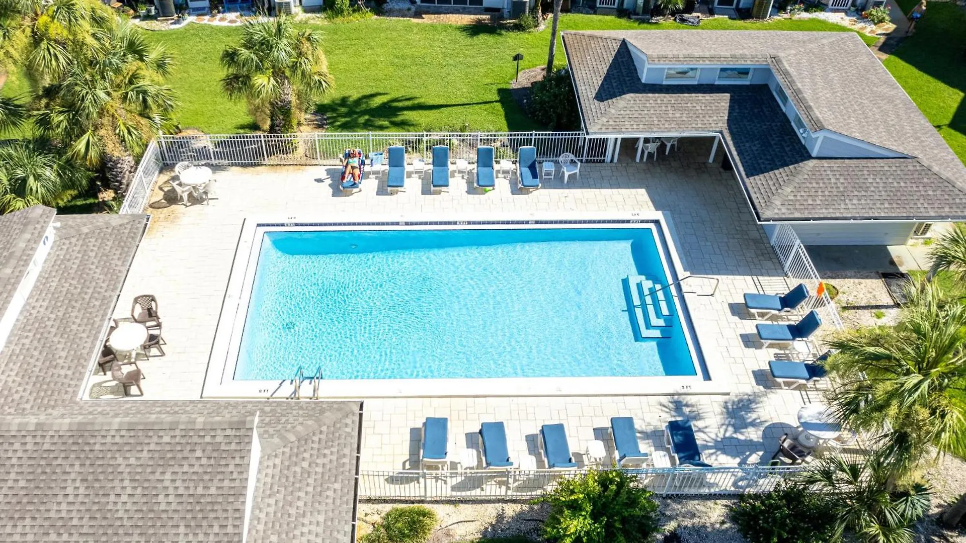 Pelican Beach 1811- By Holiday Isle Properties Destin